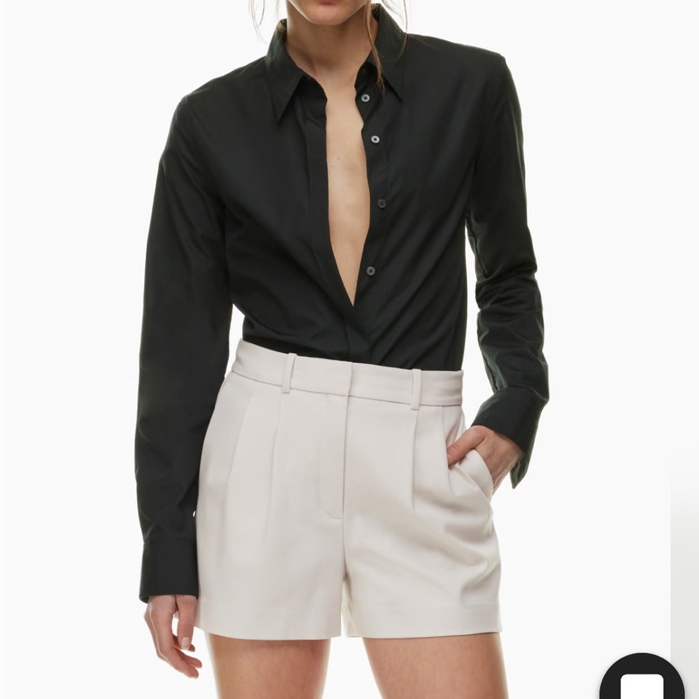 Aritzia pleated shorts